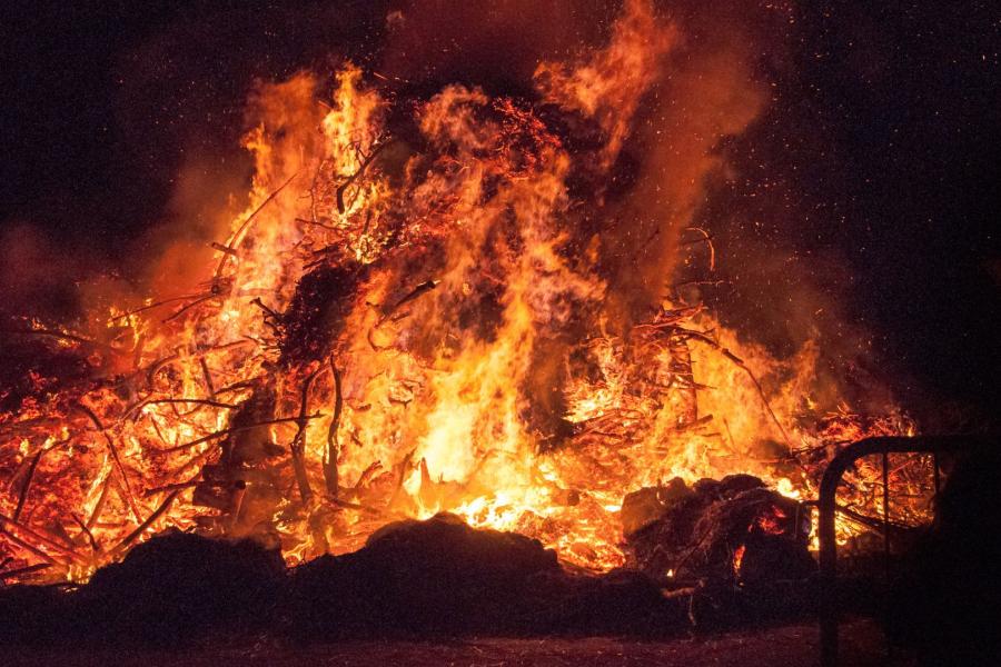 Bonfire 0152384528c44f06b49e50b3e3fc29e2