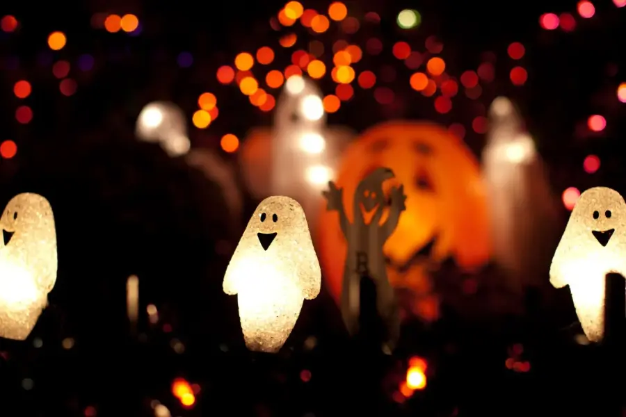 How To Throw An Awesome High School Halloween Party 239b735cee2f40a1ad7114202d8d861e